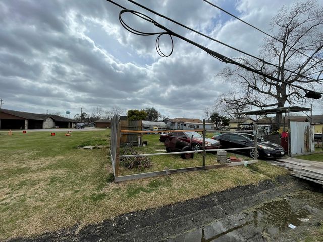 2202 Jones Road, Baytown, TX 77521