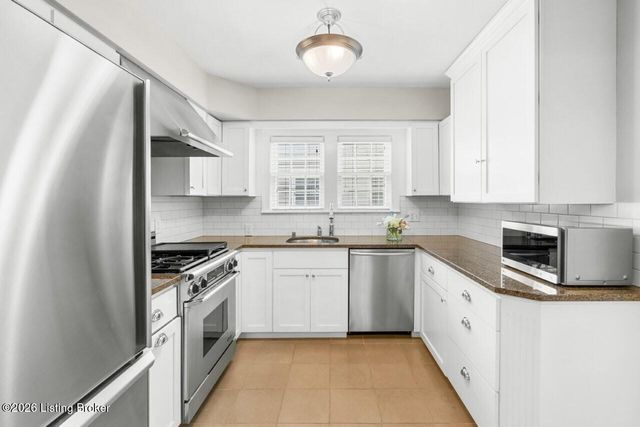 4029 Saint Ives Ct, Louisville, KY 40207