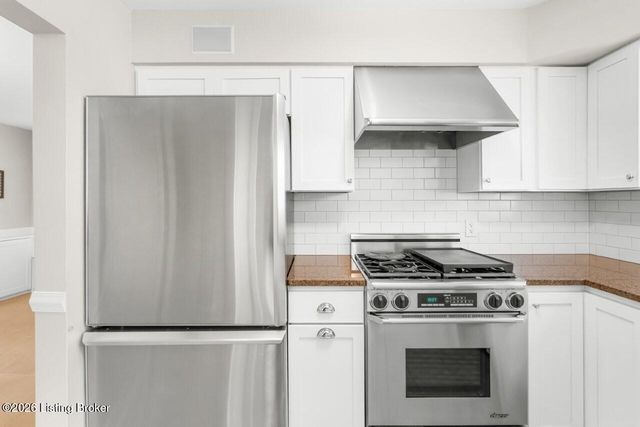 4029 Saint Ives Ct, Louisville, KY 40207