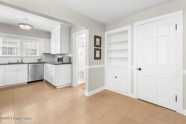 4029 Saint Ives Ct, Louisville, KY 40207