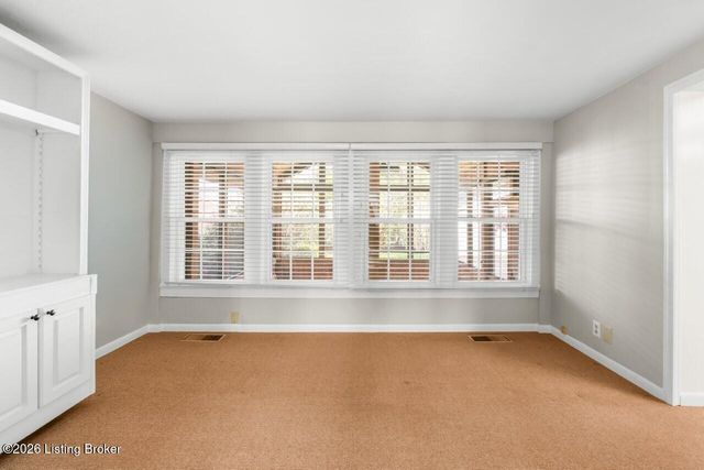 4029 Saint Ives Ct, Louisville, KY 40207