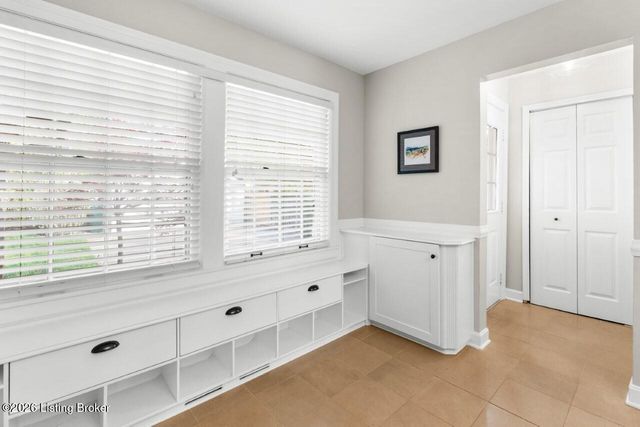 4029 Saint Ives Ct, Louisville, KY 40207