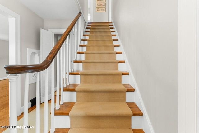 4029 Saint Ives Ct, Louisville, KY 40207