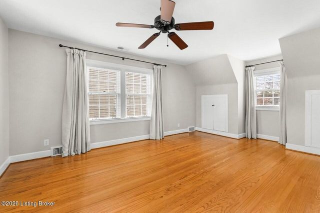 4029 Saint Ives Ct, Louisville, KY 40207