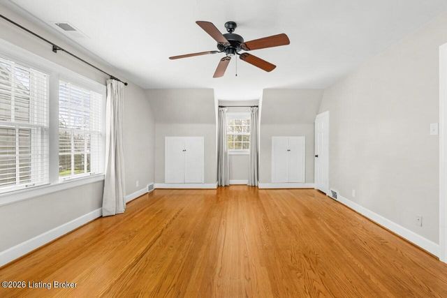 4029 Saint Ives Ct, Louisville, KY 40207