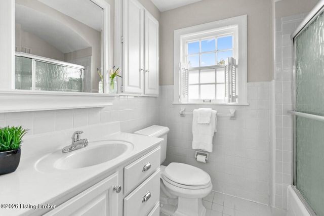 4029 Saint Ives Ct, Louisville, KY 40207