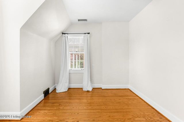 4029 Saint Ives Ct, Louisville, KY 40207