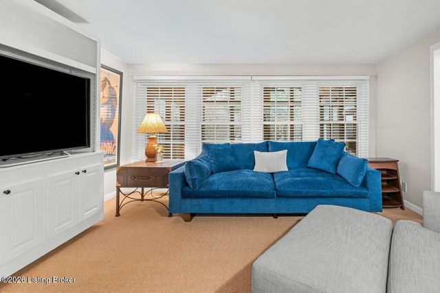 4029 Saint Ives Ct, Louisville, KY 40207