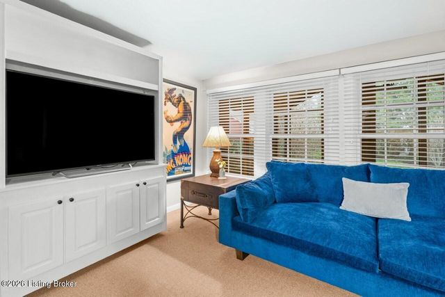 4029 Saint Ives Ct, Louisville, KY 40207