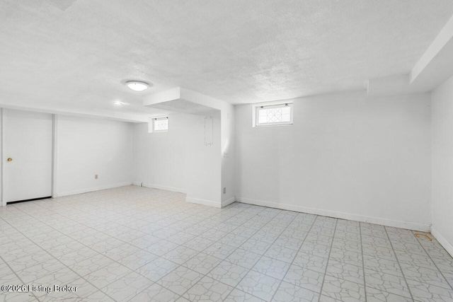 4029 Saint Ives Ct, Louisville, KY 40207