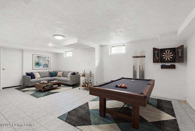 4029 Saint Ives Ct, Louisville, KY 40207