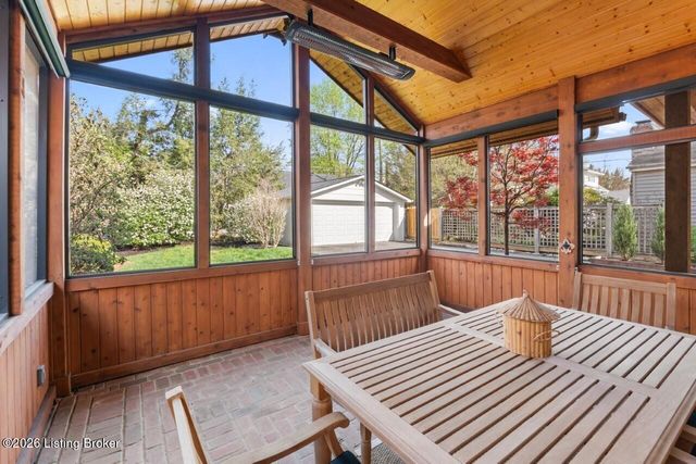 4029 Saint Ives Ct, Louisville, KY 40207