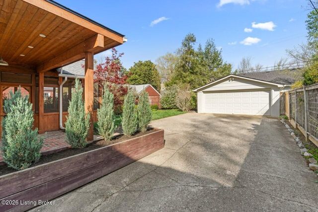 4029 Saint Ives Ct, Louisville, KY 40207