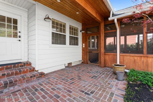 4029 Saint Ives Ct, Louisville, KY 40207