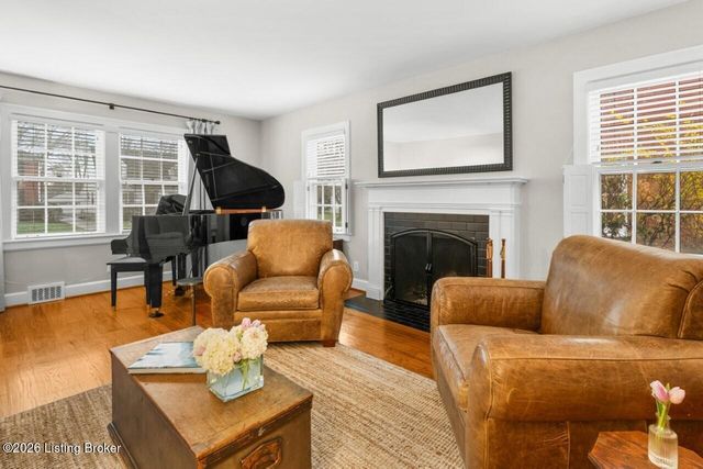 4029 Saint Ives Ct, Louisville, KY 40207