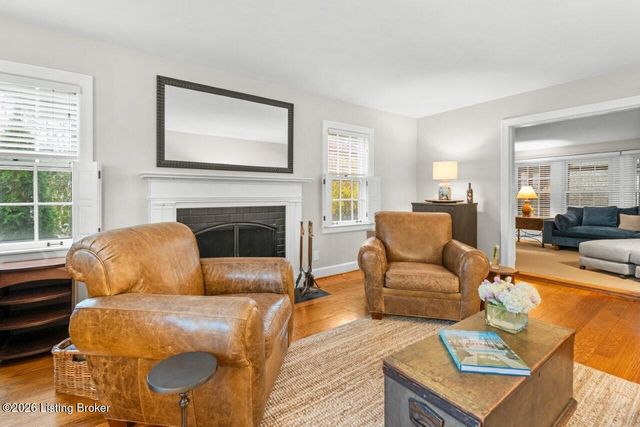 4029 Saint Ives Ct, Louisville, KY 40207