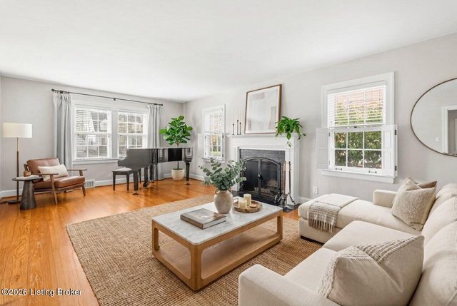 4029 Saint Ives Ct, Louisville, KY 40207