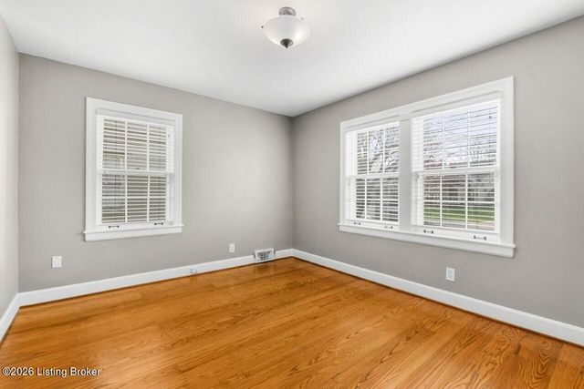 4029 Saint Ives Ct, Louisville, KY 40207