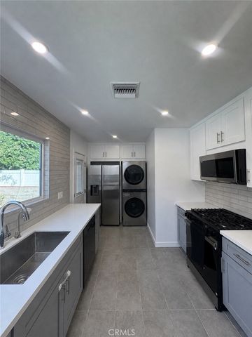 2618 N 6th Street, Burbank, CA 91504