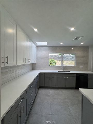 2618 N 6th Street, Burbank, CA 91504