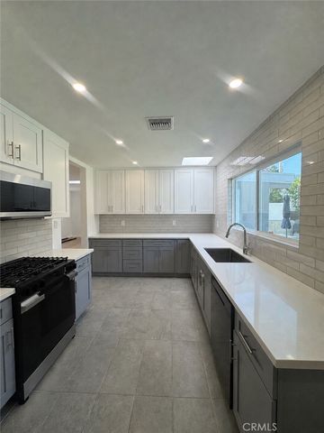 2618 N 6th Street, Burbank, CA 91504