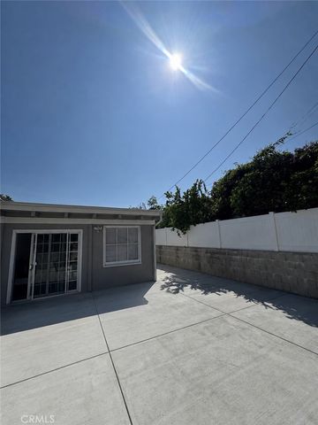 2618 N 6th Street, Burbank, CA 91504