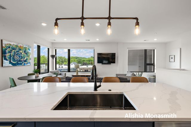 300 Washington Avenue 1, Grand Haven, MI 49417