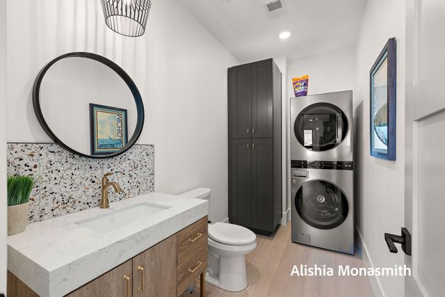 300 Washington Avenue 1, Grand Haven, MI 49417