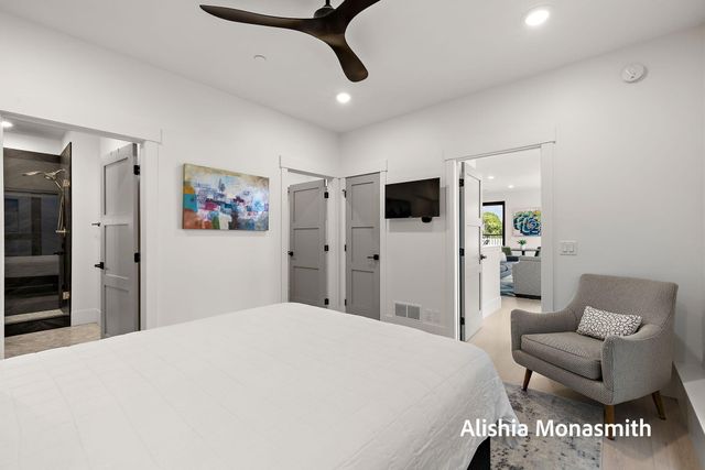 300 Washington Avenue 1, Grand Haven, MI 49417