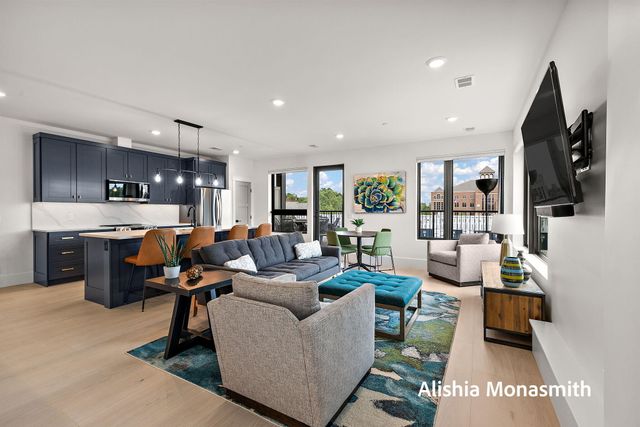 300 Washington Avenue 1, Grand Haven, MI 49417