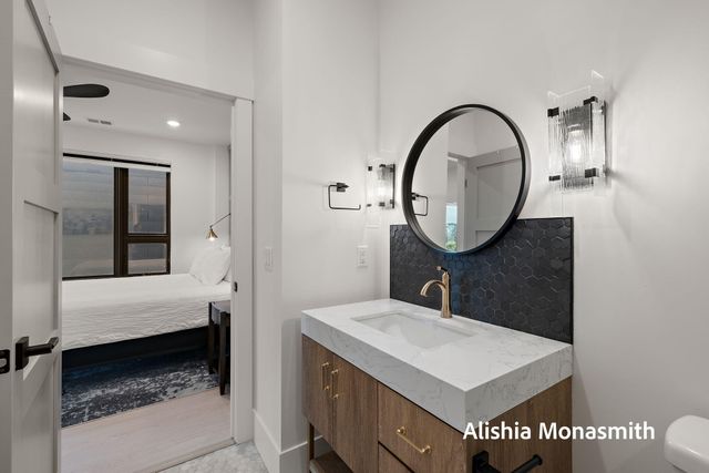 300 Washington Avenue 1, Grand Haven, MI 49417