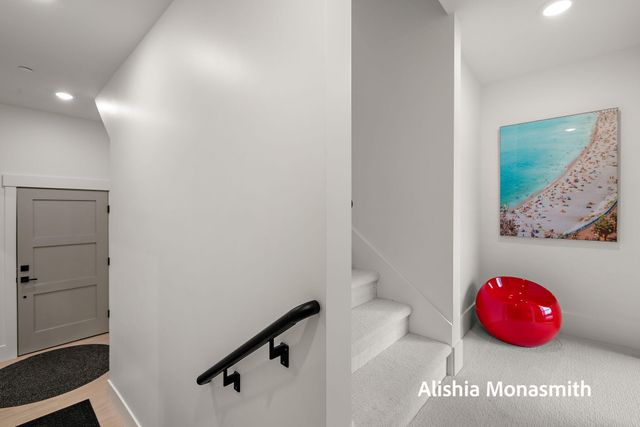 300 Washington Avenue 1, Grand Haven, MI 49417