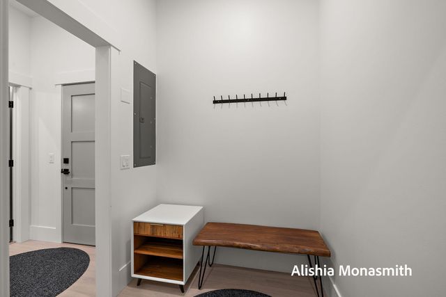 300 Washington Avenue 1, Grand Haven, MI 49417