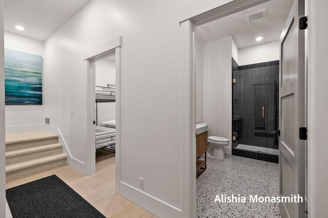 300 Washington Avenue 1, Grand Haven, MI 49417