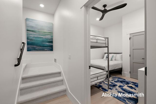 300 Washington Avenue 1, Grand Haven, MI 49417