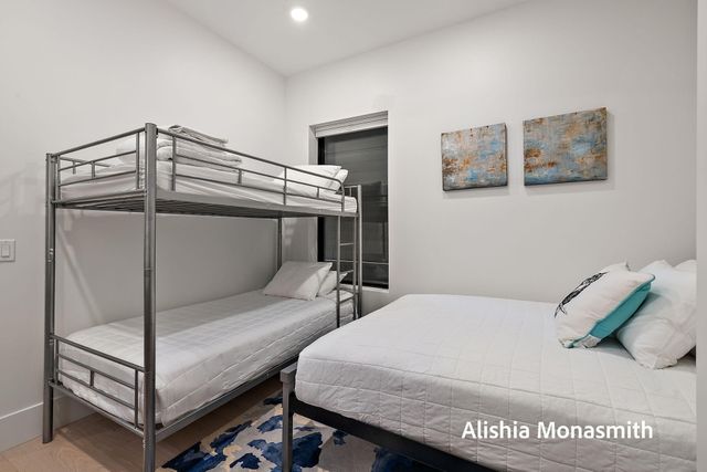 300 Washington Avenue 1, Grand Haven, MI 49417