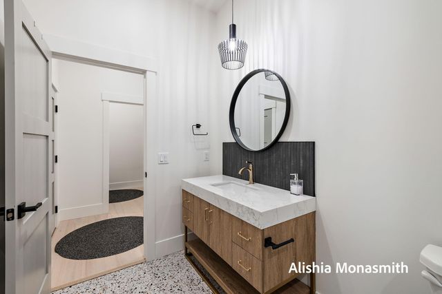 300 Washington Avenue 1, Grand Haven, MI 49417