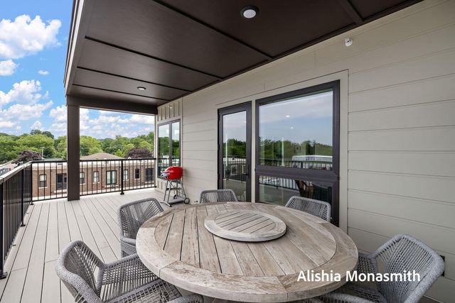 300 Washington Avenue 1, Grand Haven, MI 49417