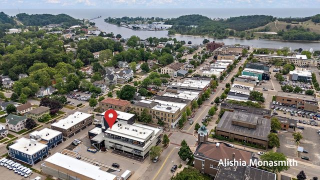 300 Washington Avenue 1, Grand Haven, MI 49417