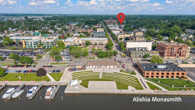 300 Washington Avenue 1, Grand Haven, MI 49417