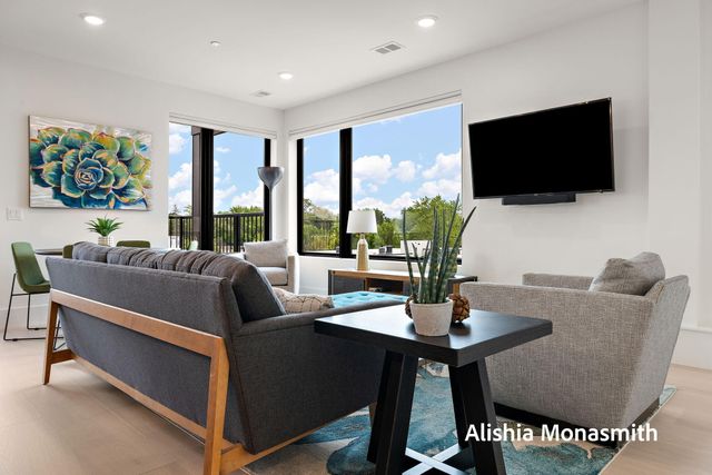 300 Washington Avenue 1, Grand Haven, MI 49417