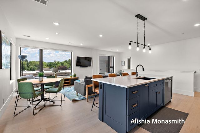 300 Washington Avenue 1, Grand Haven, MI 49417