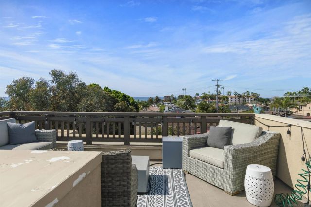 215 2nd St 101, Encinitas, CA 92024