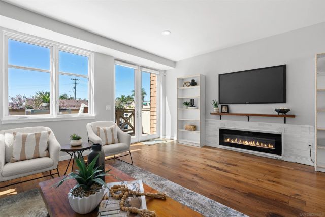 215 2nd St 101, Encinitas, CA 92024