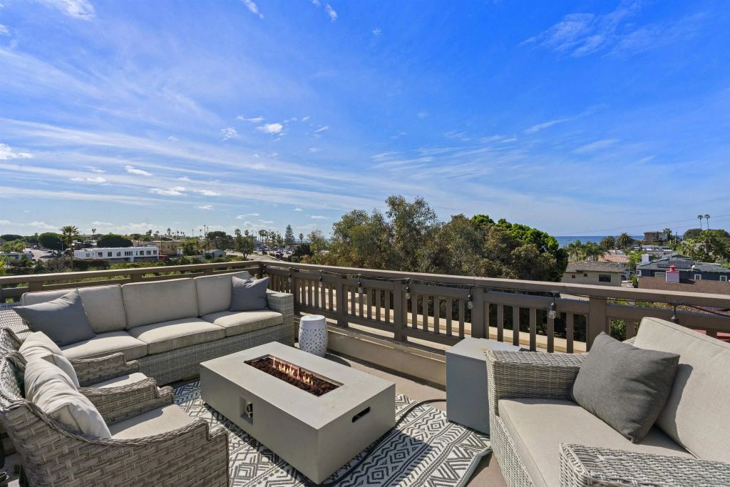 215 2nd St 101, Encinitas, CA 92024