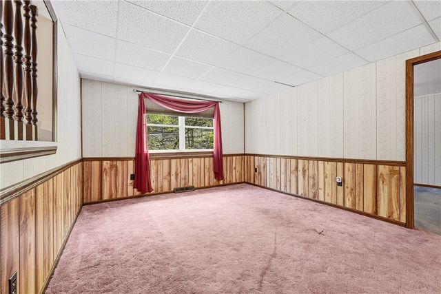 2983 Edgecliff Rd, Lower Burrell, PA 15068