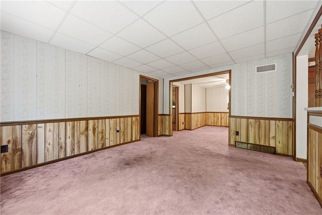 2983 Edgecliff Rd, Lower Burrell, PA 15068