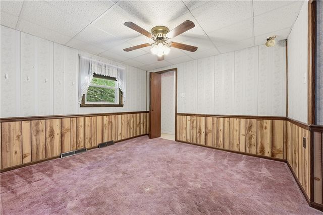2983 Edgecliff Rd, Lower Burrell, PA 15068