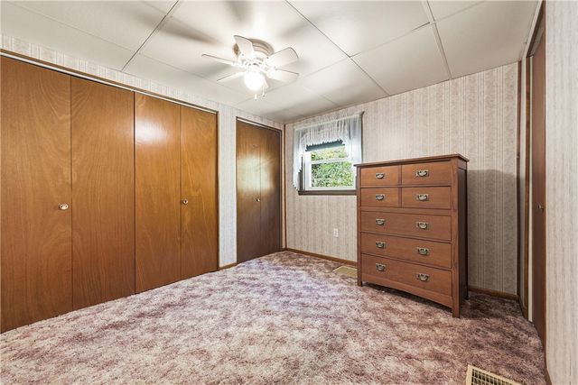 2983 Edgecliff Rd, Lower Burrell, PA 15068