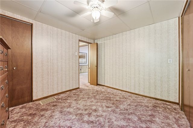 2983 Edgecliff Rd, Lower Burrell, PA 15068